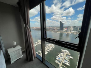 Central Docklands 2Bdr Apt w 2 Carpark (TF24423)